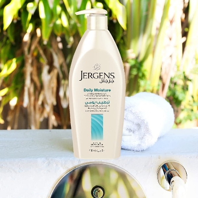 Picture of Jergens Daily Moisture Dry Skin Moisturizer 400ml
