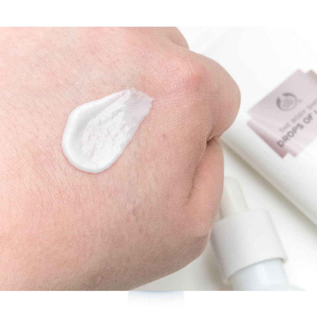 Picture of The Body Shop Drops of Light Brightening Cleansing Foam 125ml