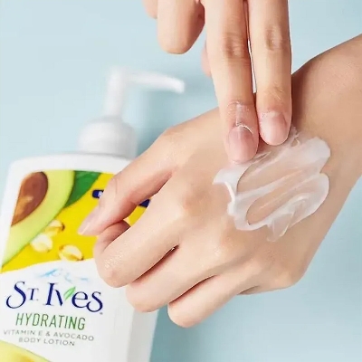 Picture of St. Ives Hydrating Vitamin E & Avocado Body Lotion - 621ml