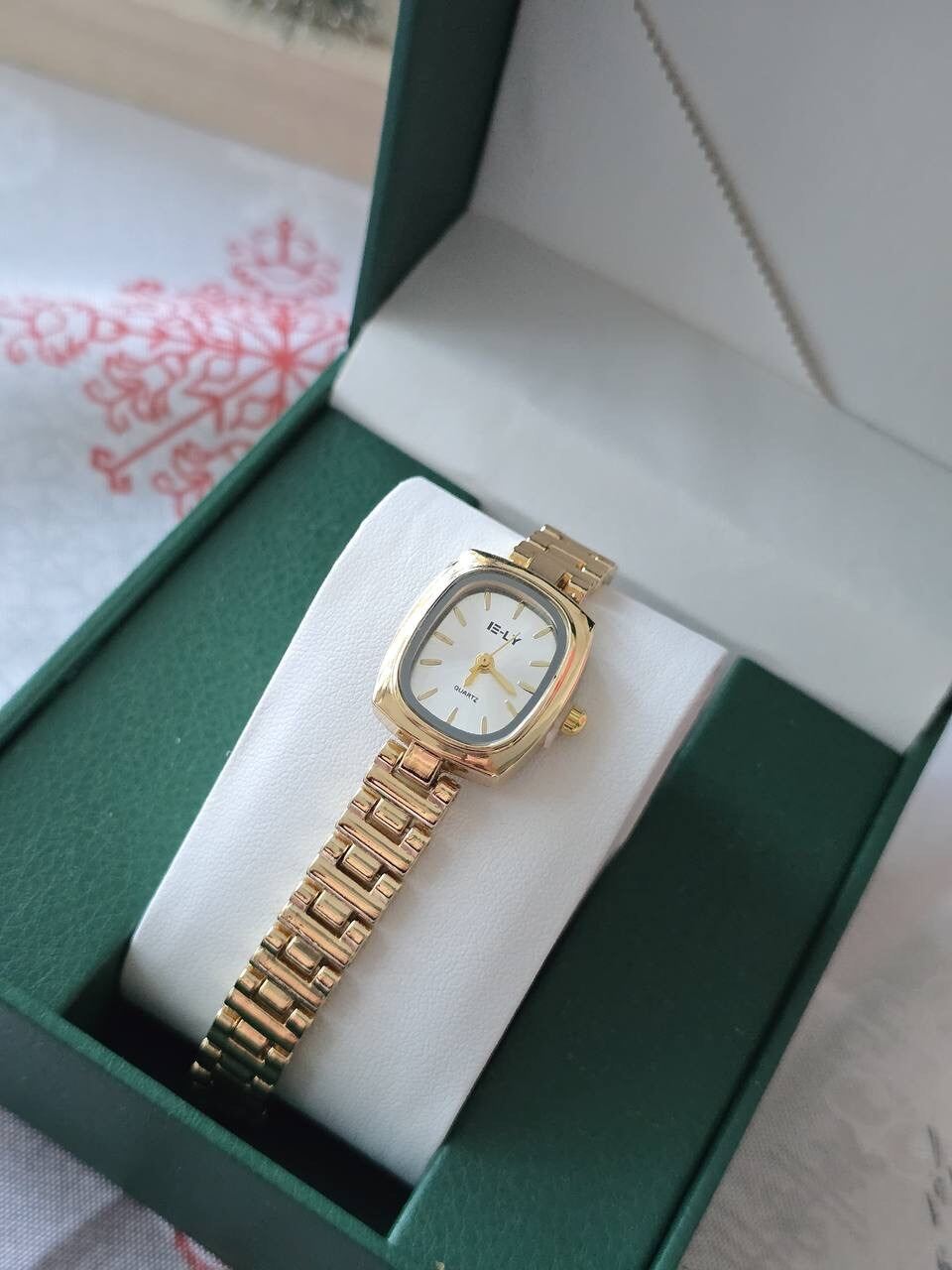 Picture of BESTKANG Watches for Women Watches Vintage Women's Dress Watchsquare Gold Watches for Women Bracelet Quartz Watchgold white, gold khory