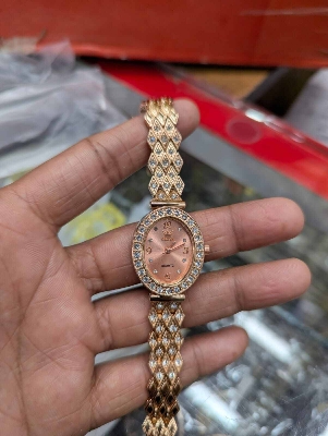 Picture of Oleves Branded wrist watch for ladies with price topBlack, Gold
