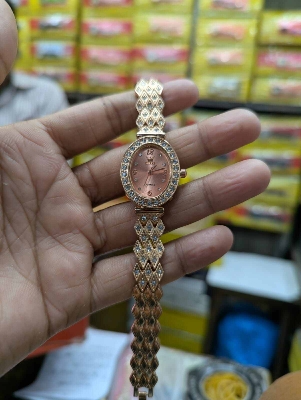 Picture of Oleves Branded wrist watch for ladies with price topBlack, Gold