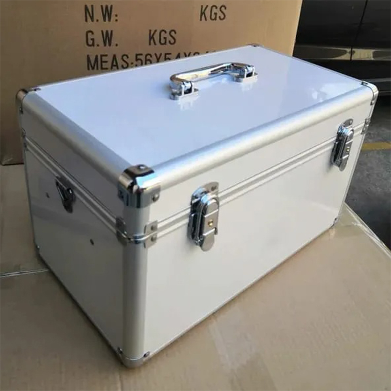 Picture of First aid box aluminium fibre 12 Inc