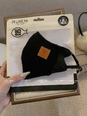 Picture of Face Mask for Style and Protection black 