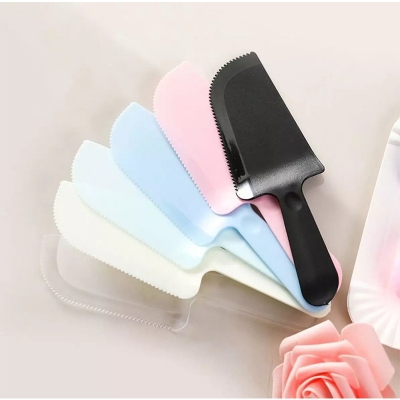 Picture of plastic cake cutter-Multicolor