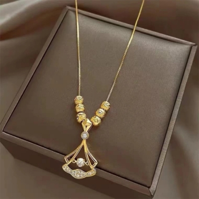 Picture of Agile Ginkgo Leaf Necklace for Women in 2025 New Light Luxury Niche Design High-quality Temperament Collarbone Chain Accessories