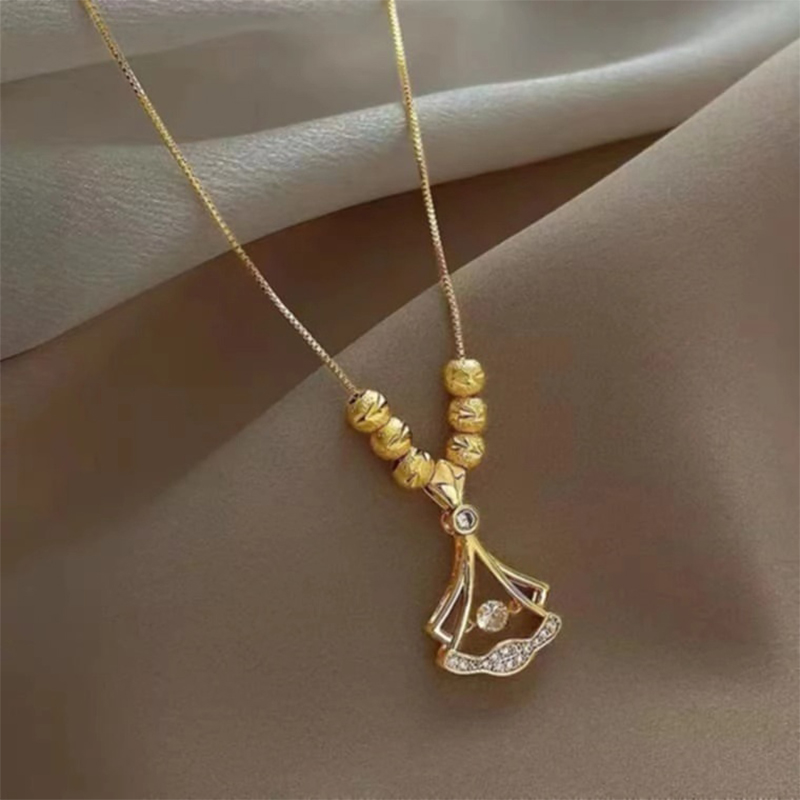 Picture of Agile Ginkgo Leaf Necklace for Women in 2025 New Light Luxury Niche Design High-quality Temperament Collarbone Chain Accessories