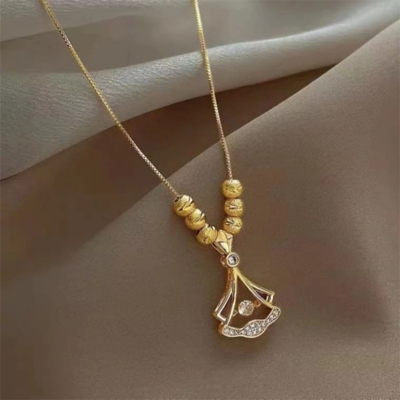 Picture of Agile Ginkgo Leaf Necklace for Women in 2025 New Light Luxury Niche Design High-quality Temperament Collarbone Chain Accessories