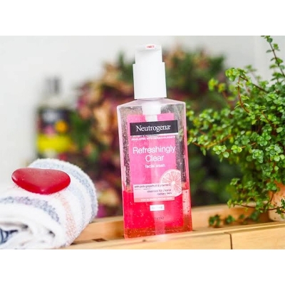 Picture of Neutrogena Refreshingly Clear Facial Wash with Pink Grapefruit 200ml