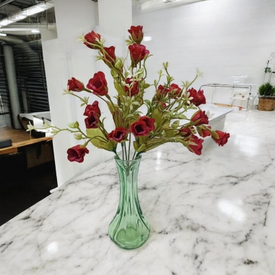 Picture of "Silk Daisy Bride Bouquet with Glass Vase, 1pc, 25-28 Multicolor Artificial Sunflowers, 48x20 cm with Vase, Perfect for Christmas, Home, Wedding, and New Year Decoration, Crafted from Durable Fabric and Plastic."-Multicolor
