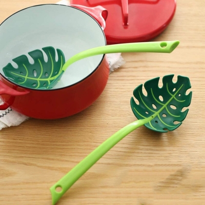 Picture of Green Monstera Leaf Colander Multifunctional Long-Handled Spaghetti Slotted Serving Spoon Salad Slotted Spoon For Home Kitchen-Green