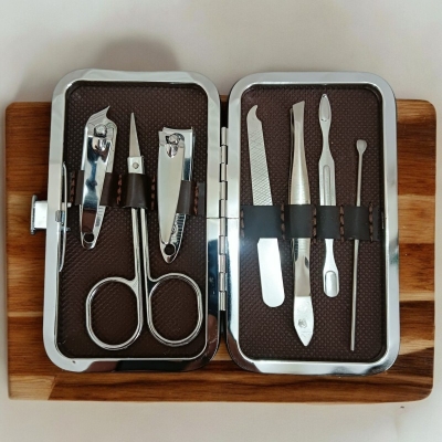 Picture of 7 in 1 Manicure set Stainless Steel Nail Clipper Pedicure Kit With Portable Case Manicure Art Tool Green Nails Cut,7pcs-Silver
