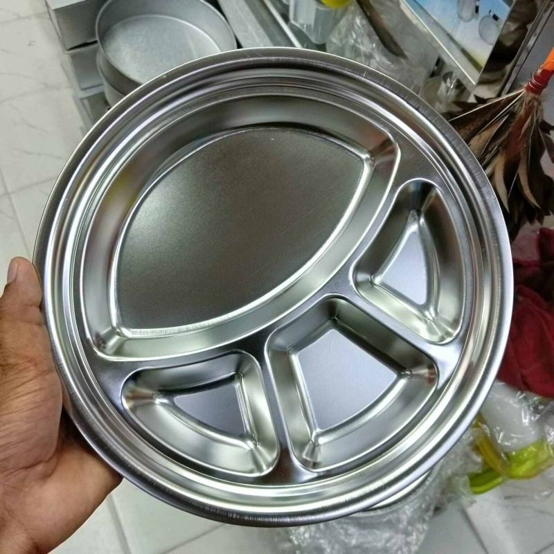 Picture of 1 pcs 4 compartment round food tray for School Canteen or home Stainless steel non magnet Food try plate 28 cm-Silver