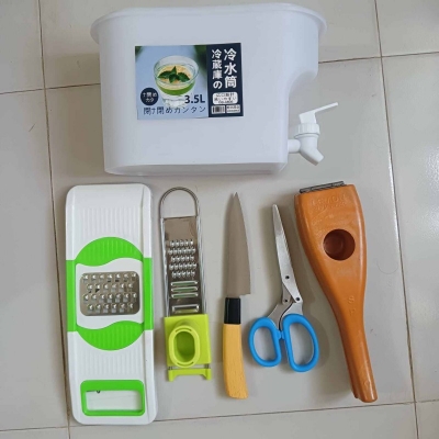 Picture of 6 in 1 combo pack kitchen vegitable cutter set for all purpous slicer cutter gratter squicher container-Multicolor