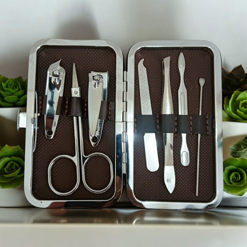 Picture of 7 in 1 Manicure set Stainless Steel Nail Clipper Pedicure Kit With Portable Case Manicure Art Tool Green Nails Cut,7pcs-Silver