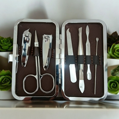 Picture of 7 in 1 Manicure set Stainless Steel Nail Clipper Pedicure Kit With Portable Case Manicure Art Tool Green Nails Cut,7pcs-Silver