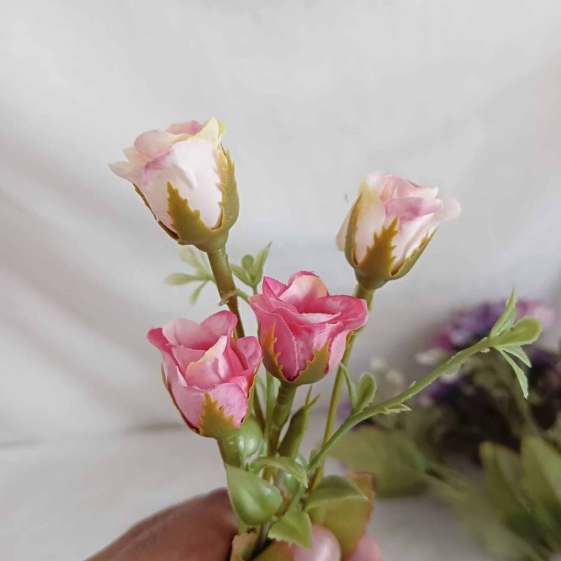 Picture of "Silk Daisy Bouquet Set with 2 Glass Vases, 25-28 Multicolor Sunflowers per Stick, 48x20 cm, Ideal for Christmas, Home, Wedding, and New Year Decoration, Fabric and Plastic Construction."-Multicolor