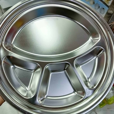 Picture of 1 pcs 4 compartment round food tray for School Canteen or home Stainless steel non magnet Food try plate 28 cm-Silver