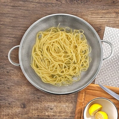 Picture of Set of 3, Stainless Steel Micro-Perforated Colanders Strainers for Draining Rinsing Washing, Ideal for Pasta Vegetables Fruits, Heavy Duty & Dishwasher Safe 22cm, 24cm and 26cm-Silver