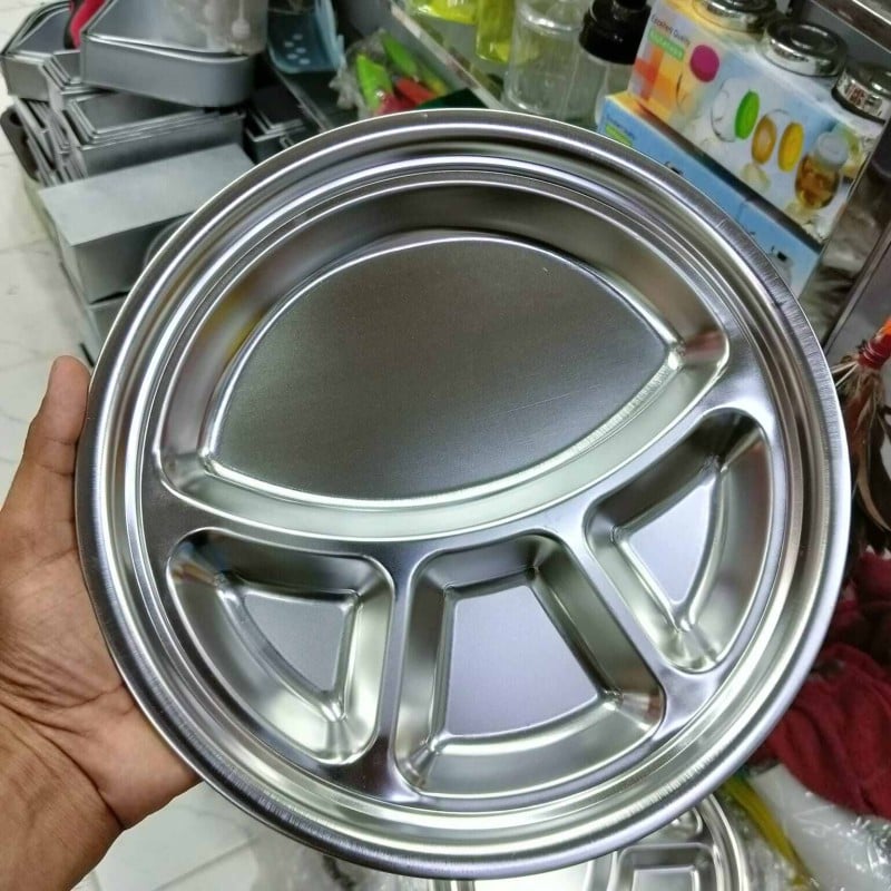 Picture of 1 pcs 4 compartment round food tray for School Canteen or home Stainless steel non magnet Food try plate 26cm-Silver