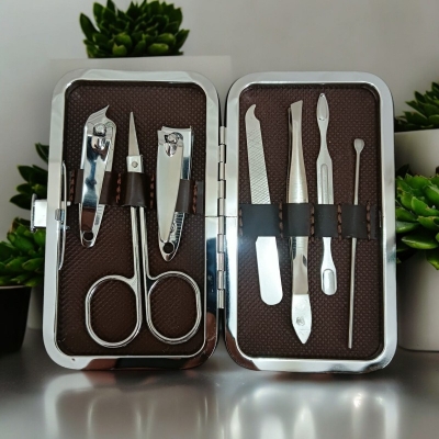 Picture of 7 in 1 Manicure set Stainless Steel Nail Clipper Pedicure Kit With Portable Case Manicure Art Tool Green Nails Cut,7pcs-Silver