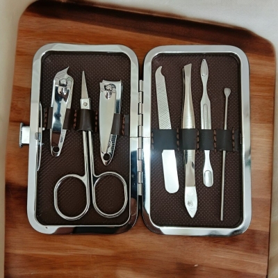 Picture of 7 in 1 Manicure set Stainless Steel Nail Clipper Pedicure Kit With Portable Case Manicure Art Tool Green Nails Cut,7pcs-Silver