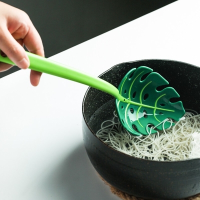 Picture of Green Monstera Leaf Colander Multifunctional Long-Handled Spaghetti Slotted Serving Spoon Salad Slotted Spoon For Home Kitchen-Green