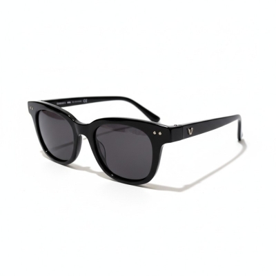 Picture of Exclusive unisex oversized black frame sunglasses for superior glare reduction and eye protection suitable for beach parties casual outings and formal events providing a sophisticated modern look for everyone.-Black