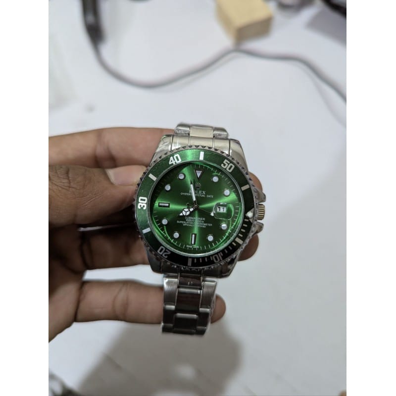 Picture of Professional Green Bezel Luxury Mens Dive Watch with Matching Sunburst Emerald Dial Featuring Premium Grade Stainless Steel Oyster Bracelet for Elite Watch Collectors and High End Professional Diving Enthusiasts Globally.-Silver