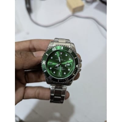 Picture of Professional Green Bezel Luxury Mens Dive Watch with Matching Sunburst Emerald Dial Featuring Premium Grade Stainless Steel Oyster Bracelet for Elite Watch Collectors and High End Professional Diving Enthusiasts Globally.-Silver