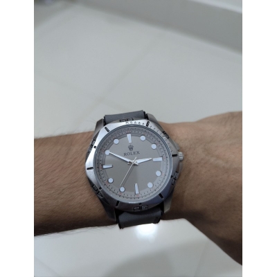 Picture of Premium Men's Watch Featuring a Luxury Grey Silicone Strap and Sleek Silver Dial Design with Analog Display for Sophisticated Business Professionals Seeking Elegance and Precision Timekeeping in Their Daily Life.-Silver