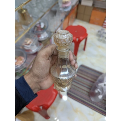 Picture of Light Amber Diamond Textured Glass Whiskey Decanter with Airtight Stopper, Lead-Free Crystal Cut Design Decorative Liquor Bottle for Home Bar, Elegant Vintage Style Spirit Carafe for Bourbon, Scotch, Wine, and Brandy-Gold