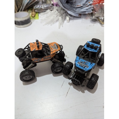 Picture of Durable  Pull Back Monster Truck with High Elastic Metal Shock Absorbers Manual Spring System Off-Road Climbing Car Toy for Toddlers Kids Boys Girls Ages 3 to 10 Years Old.-Multicolor