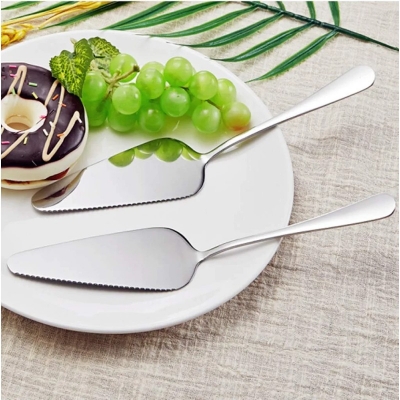 Picture of stainless Steel Cake Server pie Holder Transfer Triangular Spade Spatula Serrated Edge for Pizza Cake Baking Safe in Dishwasher (Silver)  1 pcs-Silver