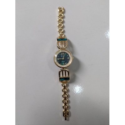 Picture of Elegant Vintage Emerald Green Dial Bracelet Watch for Women Featuring Luxurious Gold-Tone Metal Chain Link Strap with Decorative Green Crystal Accents Perfect for Sophisticated Daily Wear or Special Evening Events.-Multicolor