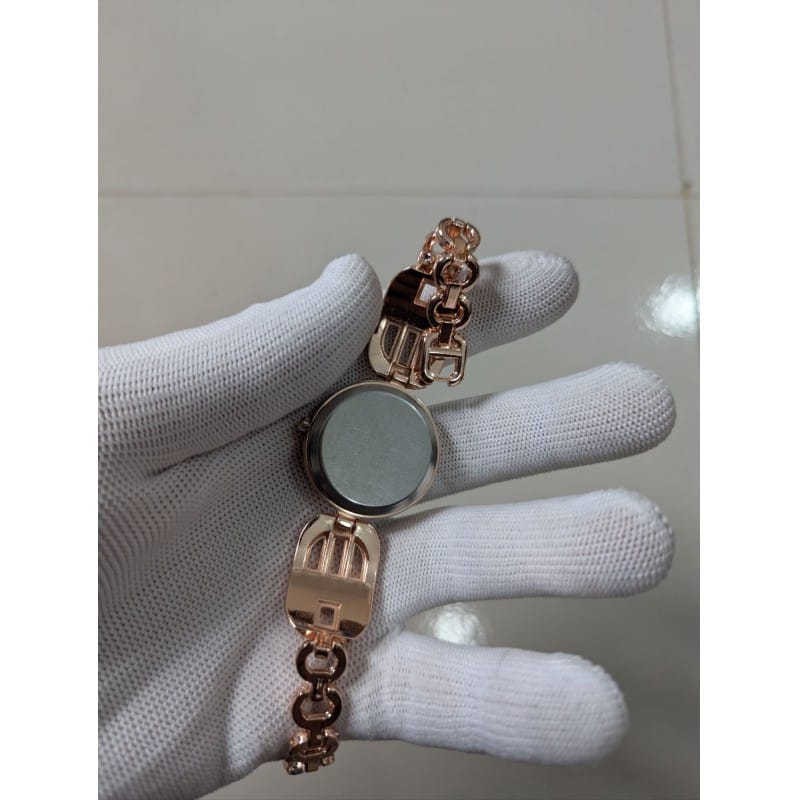 Picture of Luxury Rose Gold Bracelet Watch for Women featuring a Crystal-Studded Pink Dial with Quartz Movement, Decorative Horseshoe Links, and Premium Rhinestone Accents, Perfect for Elegant Evening Wear and Formal Gifting Occasions.-Multicolor