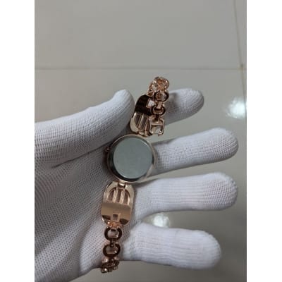 Picture of Luxury Rose Gold Bracelet Watch for Women featuring a Crystal-Studded Pink Dial with Quartz Movement, Decorative Horseshoe Links, and Premium Rhinestone Accents, Perfect for Elegant Evening Wear and Formal Gifting Occasions.-Multicolor