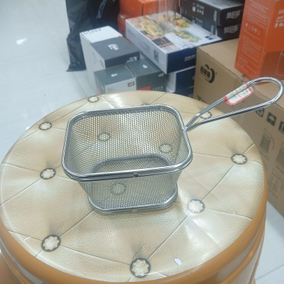 Picture of Fries Basket 304 Stainless Steel Hot Frying Basket Frying Pan Filter Food Colander Oil Leak Screen Noodle Dumpling Filter Fry Baskets with Handle(squre)-Silver