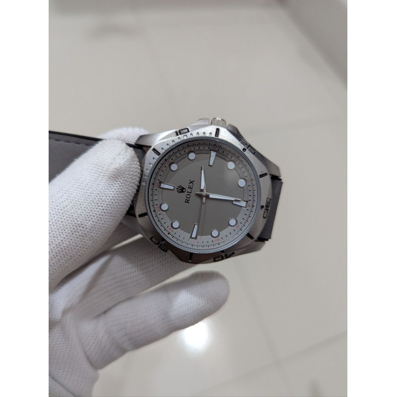 Picture of Premium Men's Watch Featuring a Luxury Grey Silicone Strap and Sleek Silver Dial Design with Analog Display for Sophisticated Business Professionals Seeking Elegance and Precision Timekeeping in Their Daily Life.-Silver