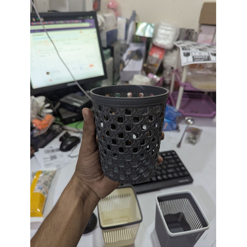 Picture of Small Round Slatted Wastebasket for Office or Home
Durable PP Plastic Mini Trash Can, 8.5 cm Base-Multicolor