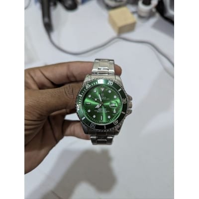 Picture of Professional Green Bezel Luxury Mens Dive Watch with Matching Sunburst Emerald Dial Featuring Premium Grade Stainless Steel Oyster Bracelet for Elite Watch Collectors and High End Professional Diving Enthusiasts Globally.-Silver