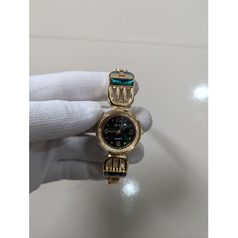 Picture of Elegant Vintage Emerald Green Dial Bracelet Watch for Women Featuring Luxurious Gold-Tone Metal Chain Link Strap with Decorative Green Crystal Accents Perfect for Sophisticated Daily Wear or Special Evening Events.-Multicolor