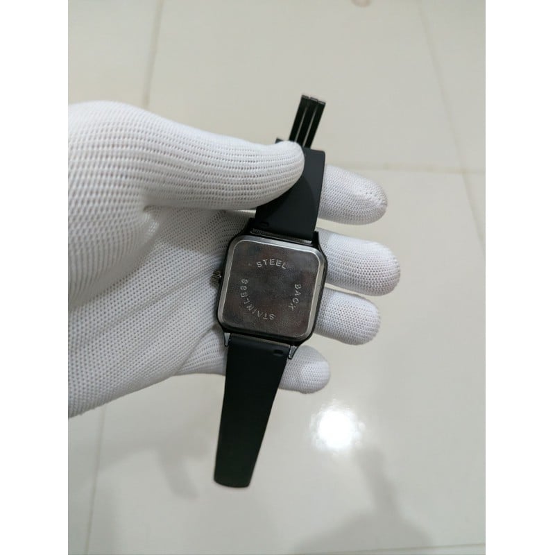 Picture of Premium Square Arabic Numeral Watch for Men and Women Featuring Minimalist Black Dial Stylish Silicone Strap with Secure Magnetic Lock Perfect for Casual and Formal Occasions or as a Thoughtful Gift.-Black
