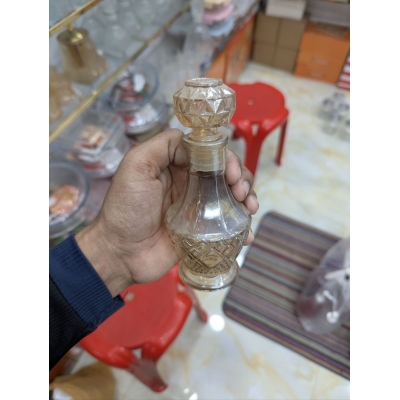 Picture of Light Amber Diamond Textured Glass Whiskey Decanter with Airtight Stopper, Lead-Free Crystal Cut Design Decorative Liquor Bottle for Home Bar, Elegant Vintage Style Spirit Carafe for Bourbon, Scotch, Wine, and Brandy-Gold