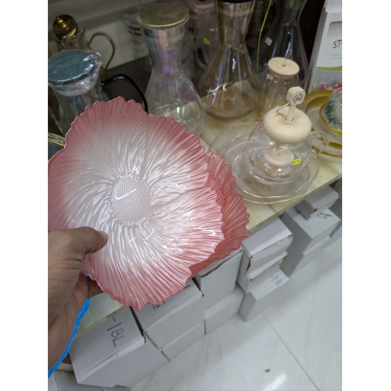 Picture of Elegant 3-Piece Pink Flower-Shaped Glass Serving Bowl Set, Decorative Petal Design Crystal Fruit Plates, Versatile Stackable Ombre Dessert Bowls and Candy Dishes, Luxury Tableware for Modern Home Decor and Special Celebrations.-Multicolor