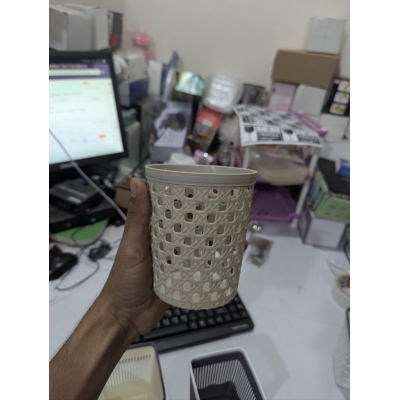 Picture of Small Round Slatted Wastebasket for Office or Home
Durable PP Plastic Mini Trash Can, 8.5 cm Base-Multicolor