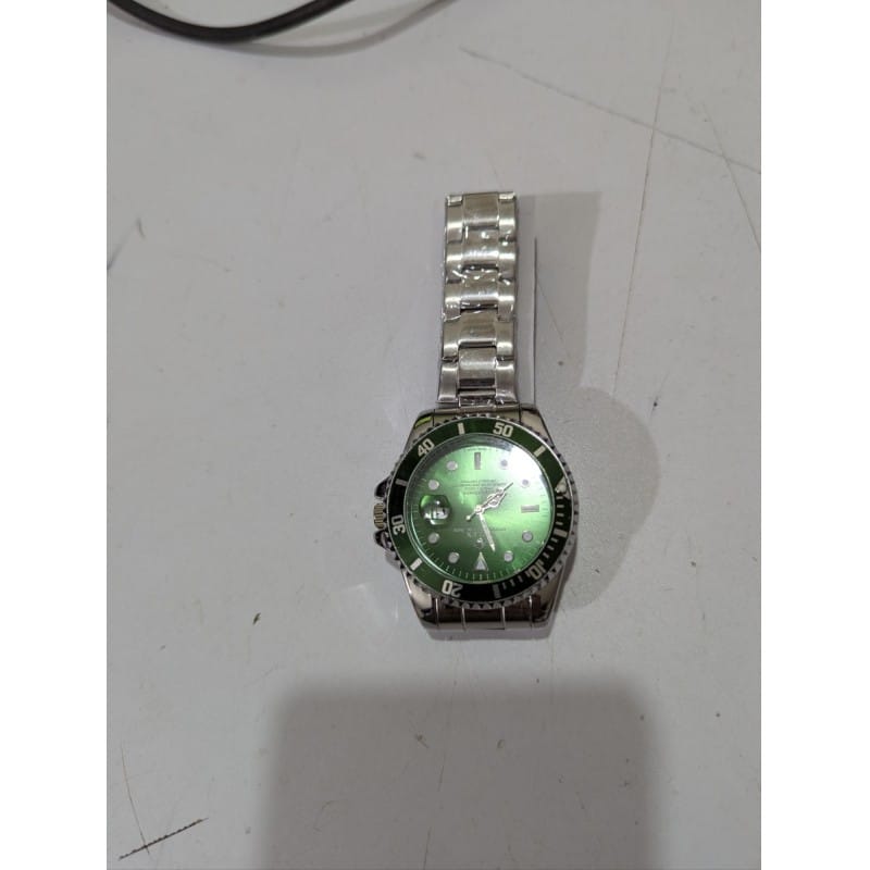 Picture of Professional Green Bezel Luxury Mens Dive Watch with Matching Sunburst Emerald Dial Featuring Premium Grade Stainless Steel Oyster Bracelet for Elite Watch Collectors and High End Professional Diving Enthusiasts Globally.-Silver