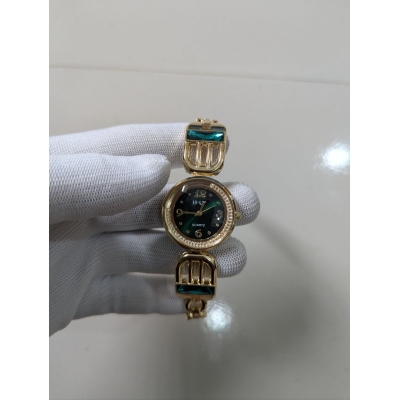 Picture of Elegant Vintage Emerald Green Dial Bracelet Watch for Women Featuring Luxurious Gold-Tone Metal Chain Link Strap with Decorative Green Crystal Accents Perfect for Sophisticated Daily Wear or Special Evening Events.-Multicolor