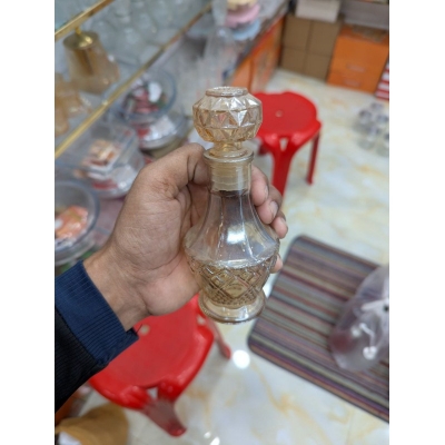 Picture of Light Amber Diamond Textured Glass Whiskey Decanter with Airtight Stopper, Lead-Free Crystal Cut Design Decorative Liquor Bottle for Home Bar, Elegant Vintage Style Spirit Carafe for Bourbon, Scotch, Wine, and Brandy-Gold