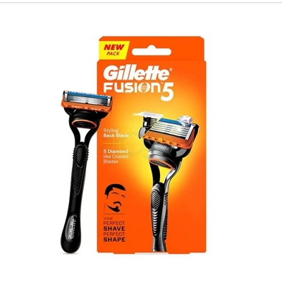 Picture of Gillette Fusion 5 Razor and Blade 4pcs with Styling Black Blade & 5 Diamond Like Coated Blades combo set